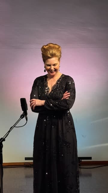Ingrid am Mikrofon